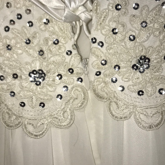 Beautiful dress - Picture 8 of 8